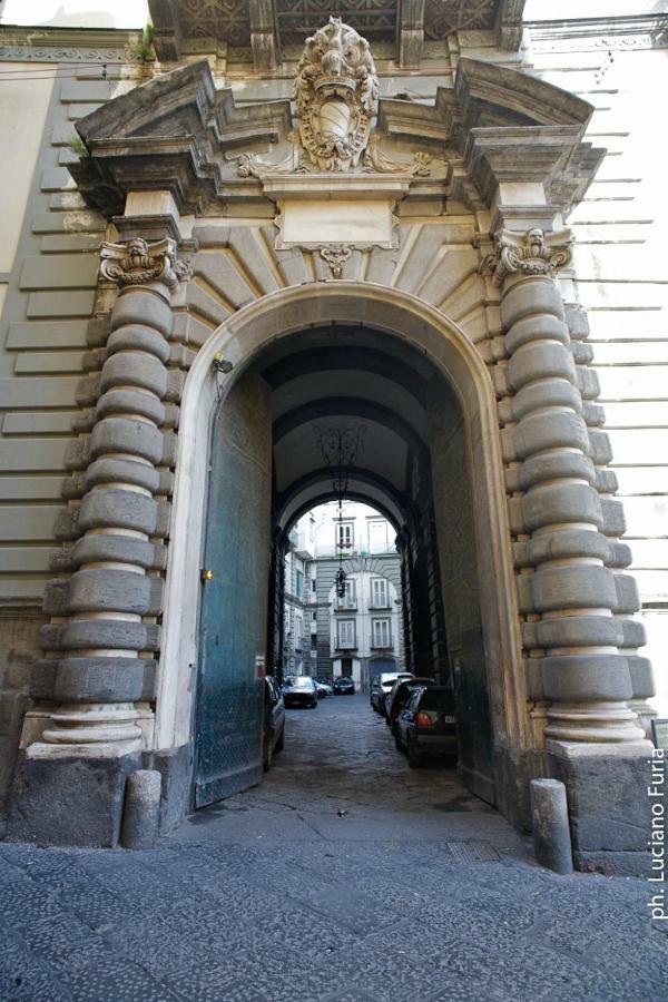 A Casa Del Principe Lt Bed & Breakfast Наполи Екстериор снимка