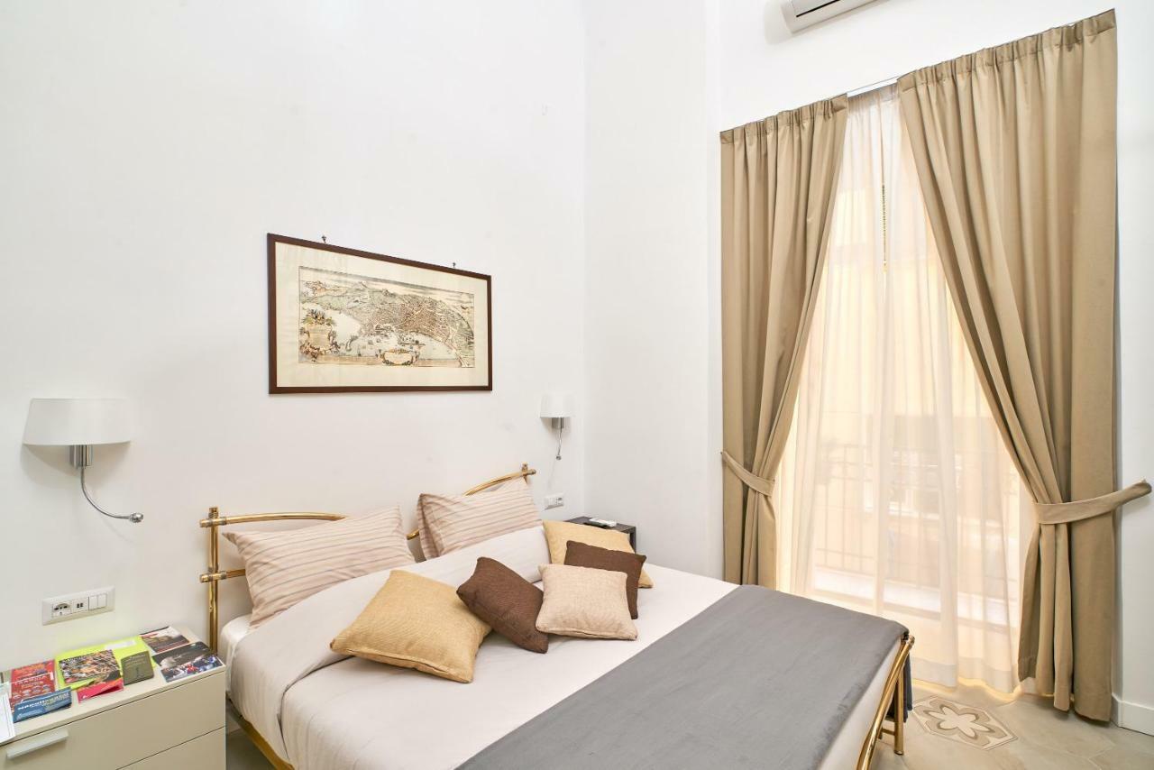 A Casa Del Principe Lt Bed & Breakfast Наполи Екстериор снимка